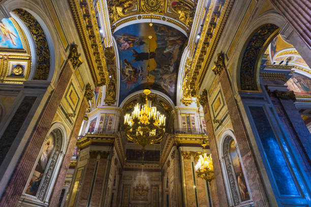 interior and arches of st. isaac's cathedral - st isaacs cathedral imagens e fotografias de stock