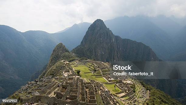 Machu Picchu Foto de stock y más banco de imágenes de Aldea - Aldea, Antiguo, Arqueología