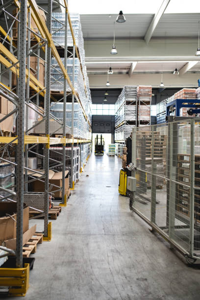 istock Water bottling factory 954134560