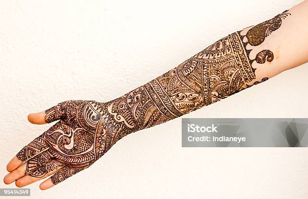Mano Con Heena Foto de stock y más banco de imágenes de Tatuaje de henna - Tatuaje de henna, Moda, Patrones visuales