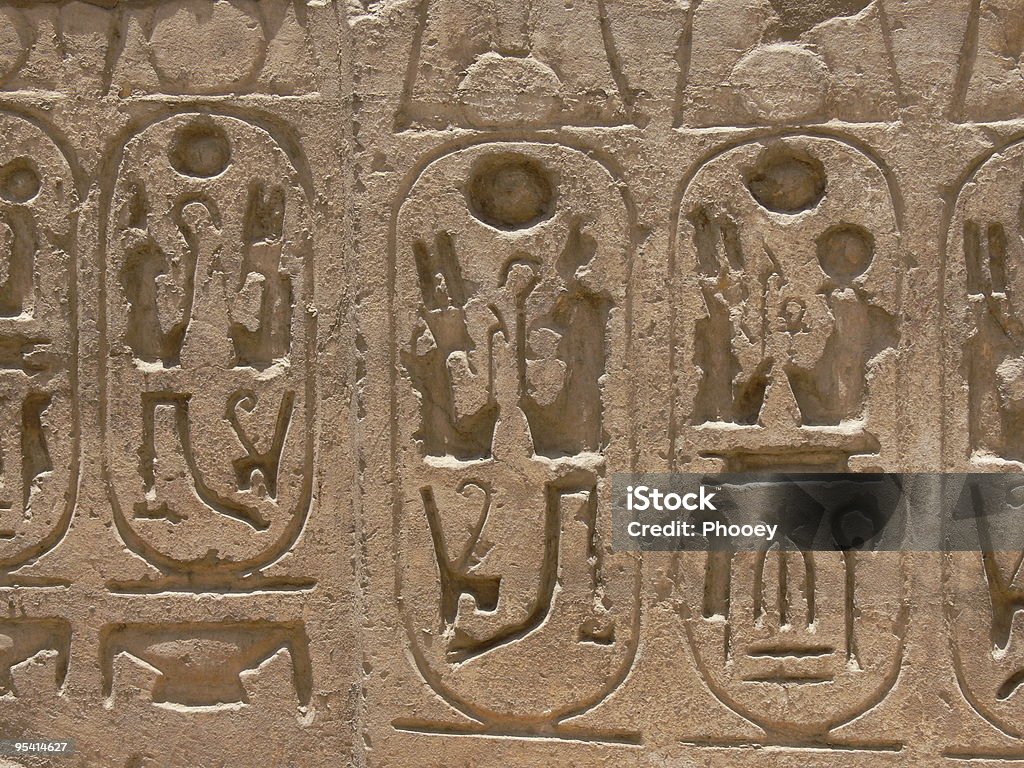 Hieróglifo no Templo de Karnak - Foto de stock de Akhenaten - Faraó royalty-free
