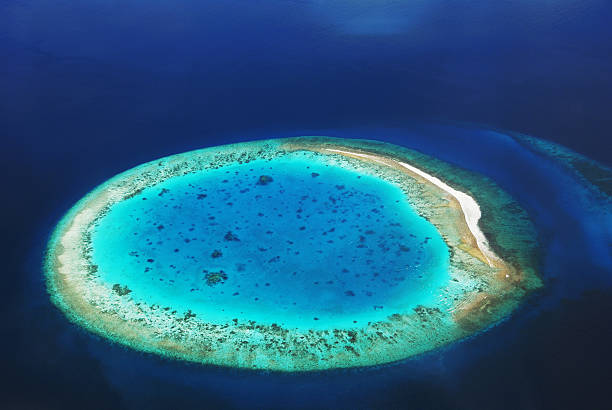 Desert Island in the ocean  atoll photos stock pictures, royalty-free photos & images