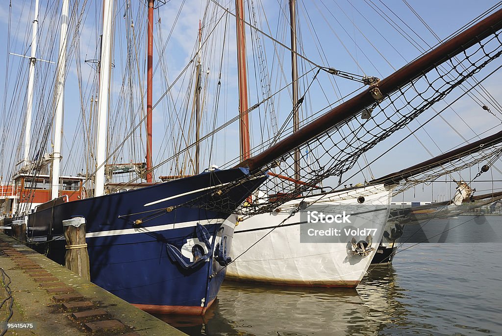 Primo piano di una barca a vela - Foto stock royalty-free di Albero maestro