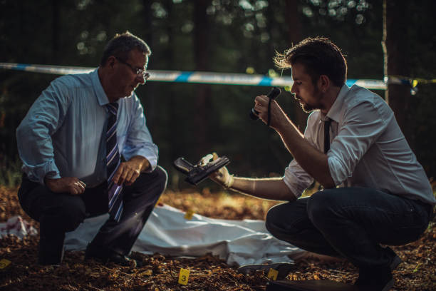 assassinato de floresta - forensic science flash - fotografias e filmes do acervo