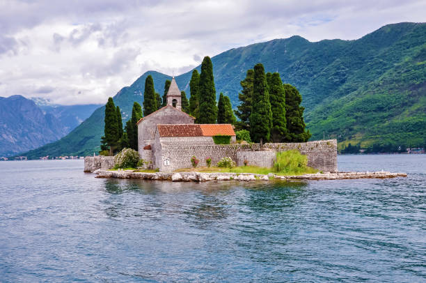 church of our lady of the rocks, perast, montenegro - gospa od škrpjela stock-fotos und bilder