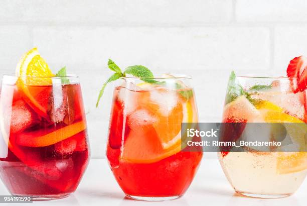 白赤ピンクのサングリア - かんきつ類のストックフォトや画像を多数ご用意 - かんきつ類, みずみずしい, アルコール飲料