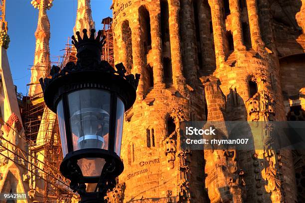 Latarnia Uliczna Na Katedra - zdjęcia stockowe i więcej obrazów Antoni Gaudí - Antoni Gaudí, Architekt, Architektura