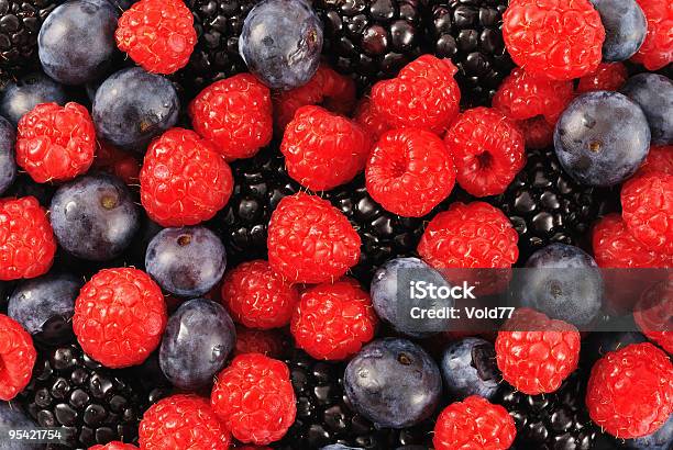Foto de Frutas Vermelhas Mistas e mais fotos de stock de Alimentação Saudável - Alimentação Saudável, Amora-preta, Azul