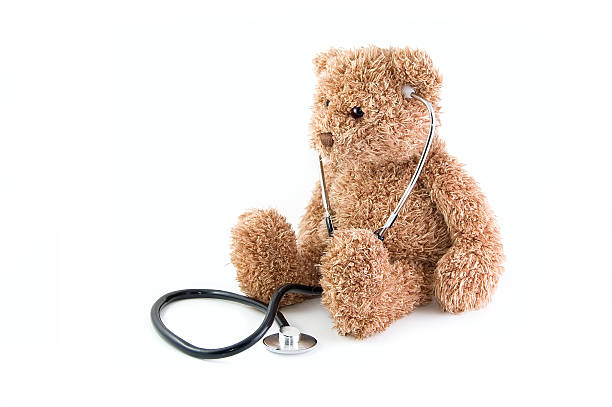 Teddybär und Stethoskop. – Foto