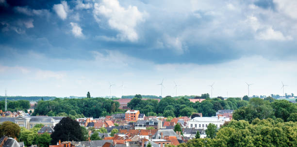 空に映える街並み - tournai ストックフォトと画像