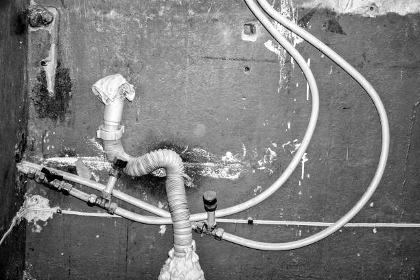 tubi per l'acqua e le fognature - water pipe home improvement pipe valve foto e immagini stock