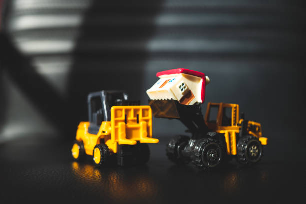 istock Miniature transportation vehicle lift mini house 954267508