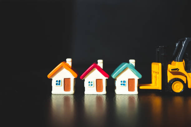istock Miniature house and forklift truck 954267588