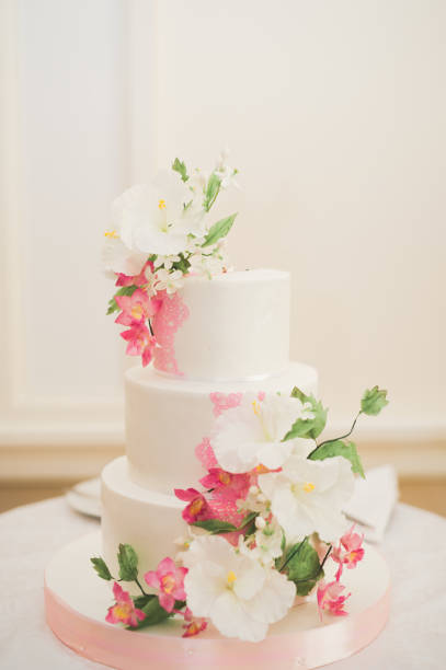 istock Luxury decorated wedding cake on the table 954277884