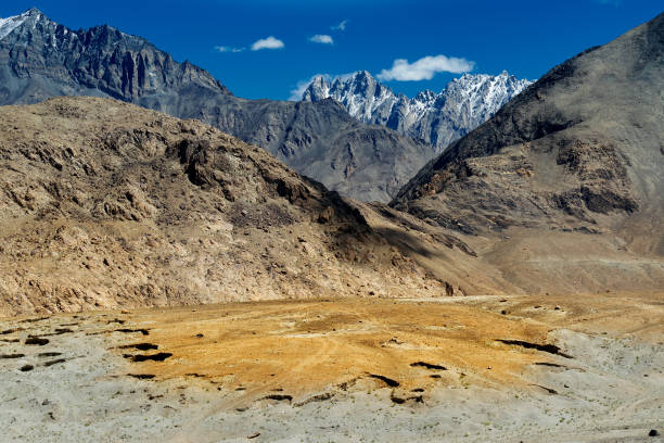 istock Changla pass, leh, Ladakh 954300048