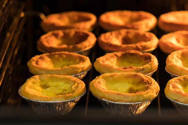 istock Egg tart over tray in oven 954300310