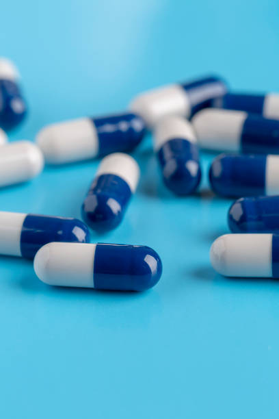 istock Blue-white medical capsules 954314346