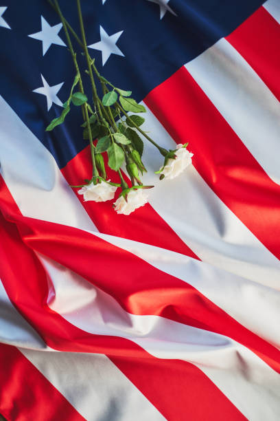 istock Memorial Day arrangement with american flag 954315102
