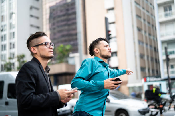 istock Business partners Waiting the taxi 954330854