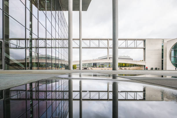 Paul Loebe Haus, Part of the Bundeskanzleramt , government district in Berlin Paul Loebe Haus, Marie Elisabeth Lueders Haus - Bundeskanzleramt , government district in Berlin spree river stock pictures, royalty-free photos & images