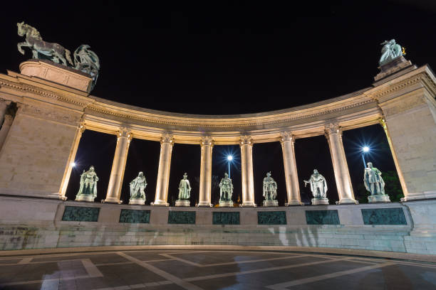 istock place of heroes budapest hungary at night 954334498