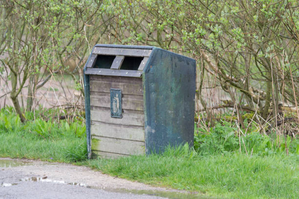 istock Green Wooden Park Bin 954352476