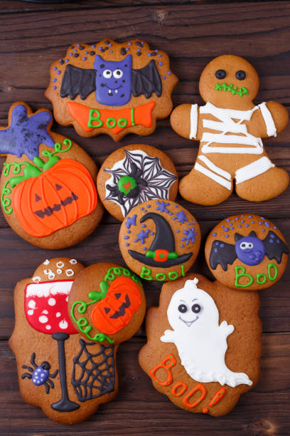 istock Funny delicious Halloween ginger biscuits with ghosts, pumpkins 954381764