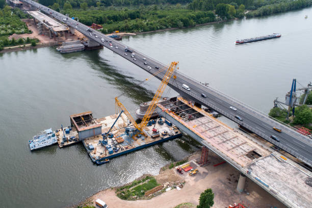 grande cantiere di ponti autostradali schiersteiner bruecke - bridge incomplete construction building activity foto e immagini stock