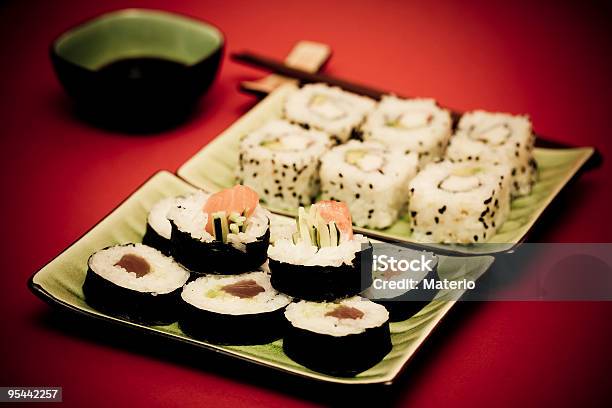 Foto de Delicioso Sushi e mais fotos de stock de Alimentação Saudável - Alimentação Saudável, Almoço, Arroz - Alimento básico