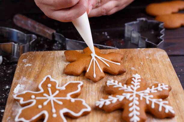 istock Decoration process of Christmas bakery. Confectioner decorating 954427962