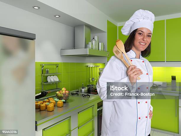 여성 셰프리 녹색 디자이너 주방의 가정 주방에 대한 스톡 사진 및 기타 이미지 - 가정 주방, 가정의 방, 미소