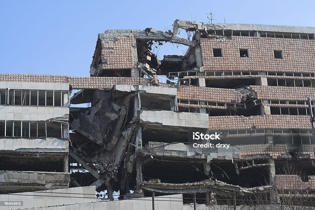 Разрушают войны-Сломанный Здание - Стоковые фото Война роялти-фри