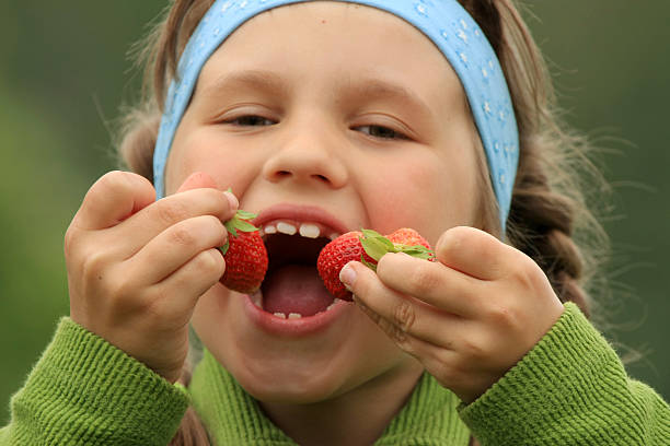 istock Little girl with strawberries 95443988