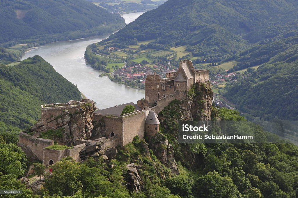 Castle Aggstein nella Valle del Danubio - Foto stock royalty-free di Castello