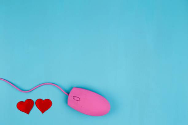 istock Love chat, online dating. Pink computer mouse with red fabric he 954474614