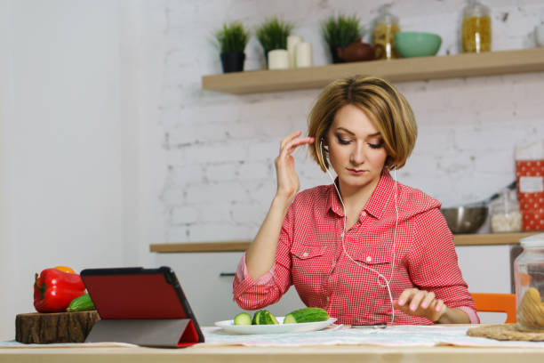 istock Girl with vegetables in kitchen 954491360