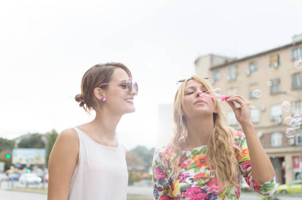 istock Girls just wanna have fun 954522566