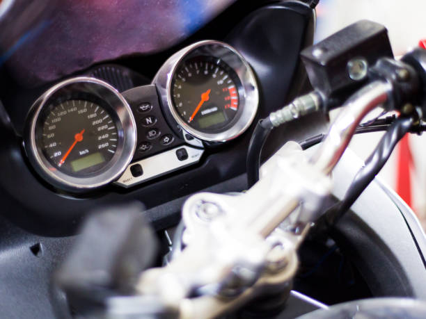 панель управления мотоциклом со спидометром - miles counter стоковые фото и изображения