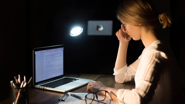 istock Business woman headache overtime working at night 954538464