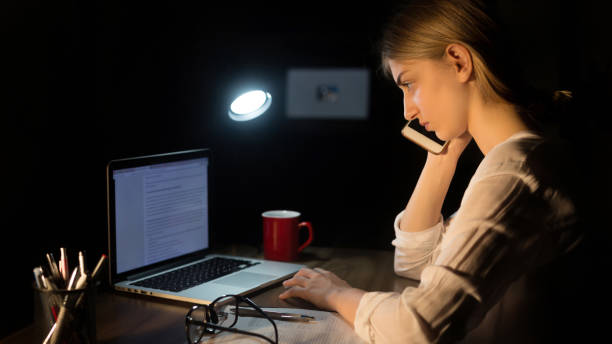 istock Businesswoman working with smartphone at night 954545774