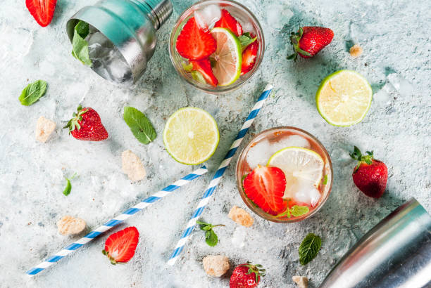 istock Strawberry mojito cocktail 954577742