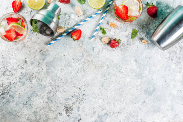 istock Strawberry mojito cocktail 954577860
