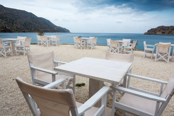 istock Place setting of sea facing outdoor restaurant 954598180