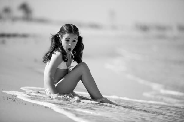 istock Little girl posing beach 954611652