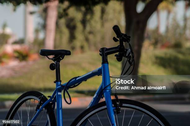 Sepeda Foto Stok - Unduh Gambar Sekarang - Aksesori kepala - Pakaian, Alam, Arab Saudi