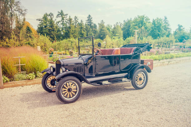 istock A carriage is standing on the road 954646960