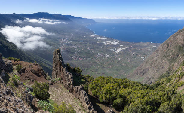 el hierro - view of the el golfo valley - trade winds imagens e fotografias de stock