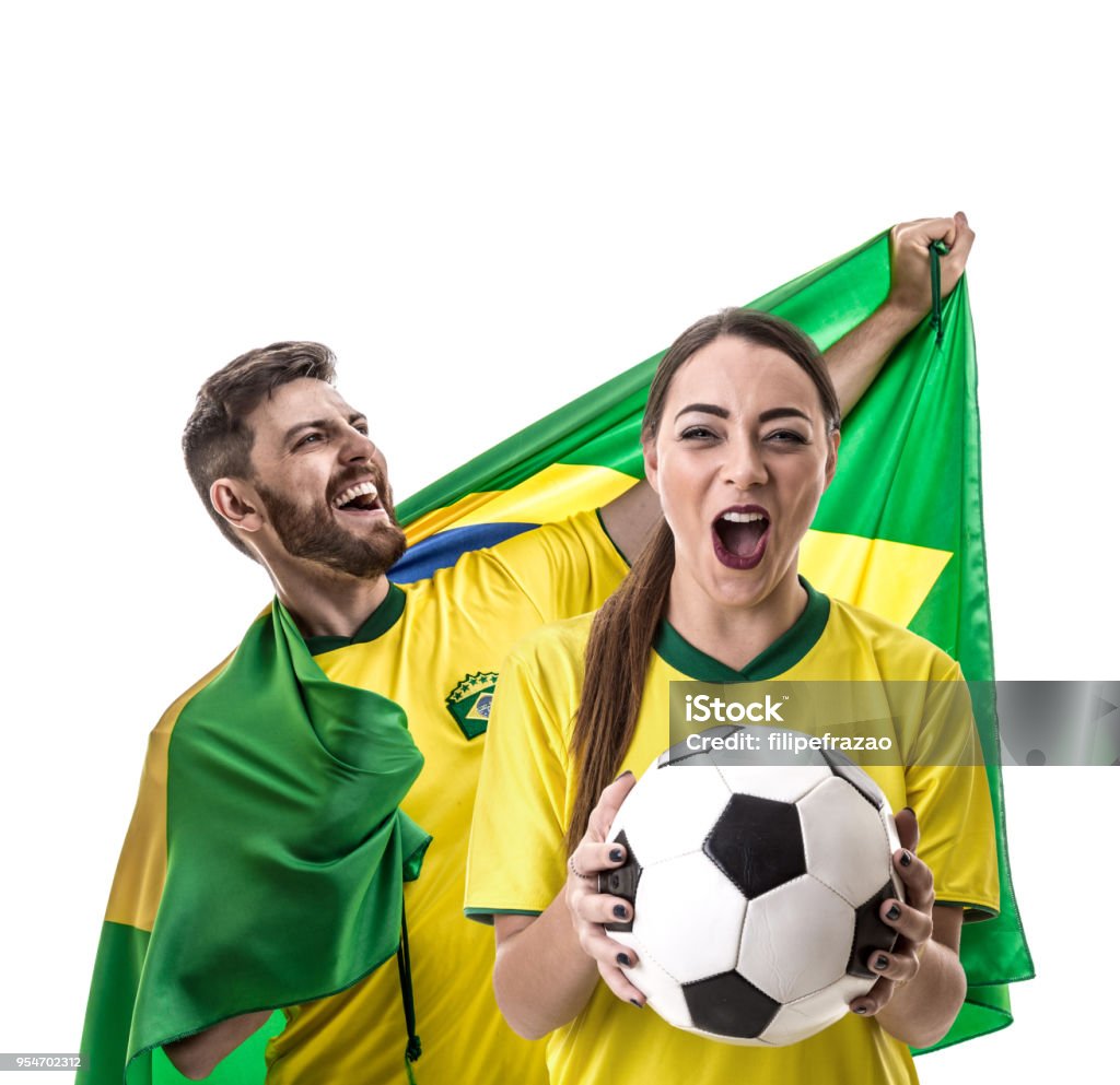 Brasileño ventilador celebrando pareja sobre fondo blanco - Foto de stock de Brasil libre de derechos