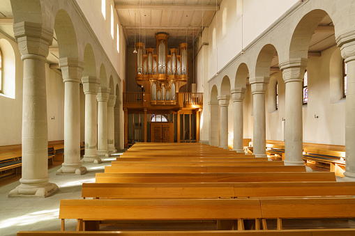 El Interior De Una Iglesia Moderna De Suiza Foto de stock y más banco de imágenes de Arco - Característica arquitectónica - Arco - Característica arquitectónica, Banco - Asiento, Banco de iglesia - iStock El Interior De Una Iglesia Moderna De Suiza Foto de stock y más banco de imágenes de Arco - Característica arquitectónica - Arco - Característica arquitectónica, Banco - Asiento, Banco de iglesia - iStock