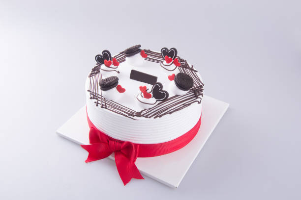 istock birthday Ice-cream cake on background 954723040